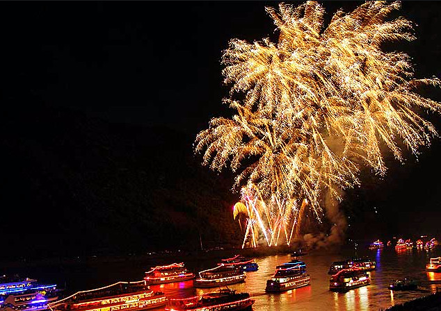 Фестиваль «Рейн в огне» - разноцветные салюты и фейерверки