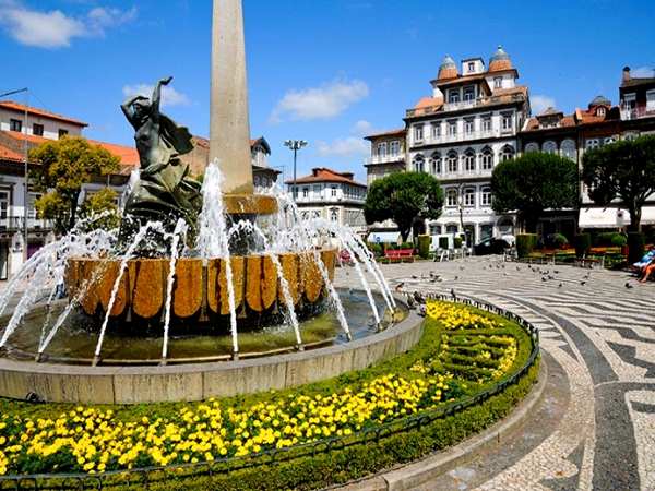 Городская площадь. Гимарайнш (Португалия)