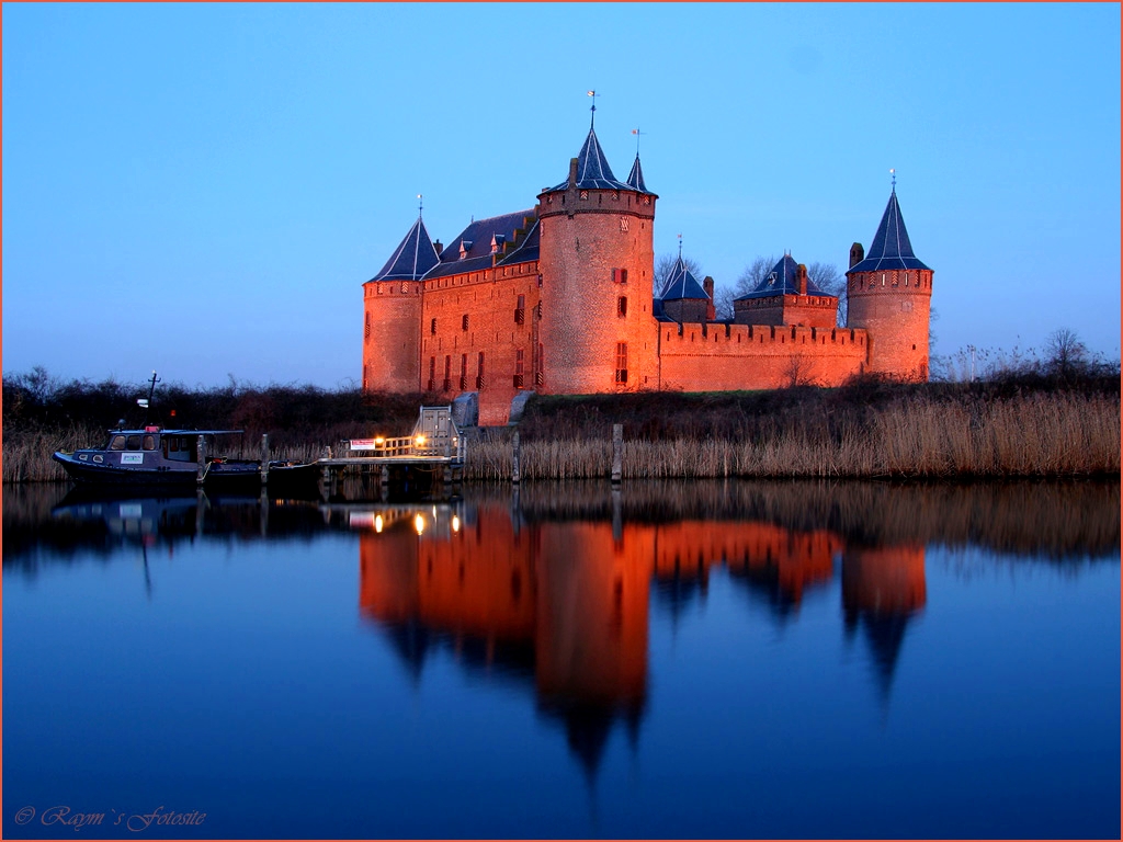 Замок Мёйдерслот в Нидерландах