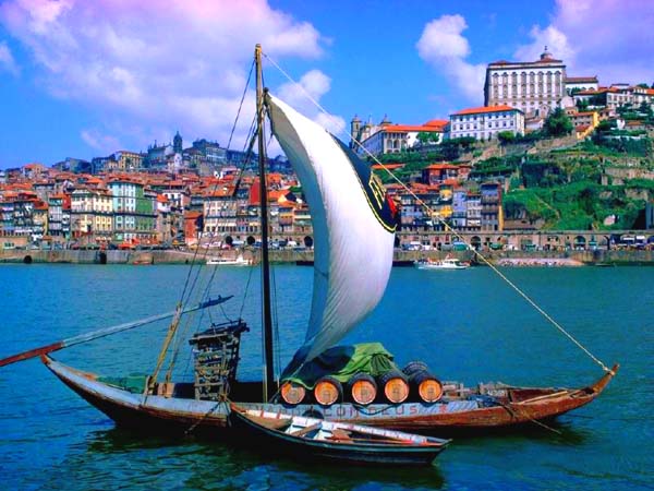По́рту (порт. Porto], лат. Portus Cale) — второй по величине (после Лиссабона) город в Португалии