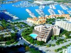 Виламора - это современный фешенебельный курорт в Португалии с многочисленными туристическими комплексами и отелями, тремя полями для гольфа, казино, набережной и гаванью с причалом для нескольких сотен яхт