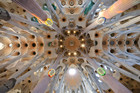 Потолок храма Святого Семейства (авторские права great_photos / Shutterstock.com)