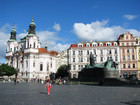 Староместская площадь: церковь святого Николая и памятник Яну Гусу