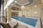 Queen’s Court Hotel & Residence 5*