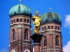 Золотая статуя Святой Марии на Мариенплац , Мюнхен, Германия