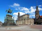 Памятник королю Иоанну Саксонии, католическая церковь и замок в Дрездене